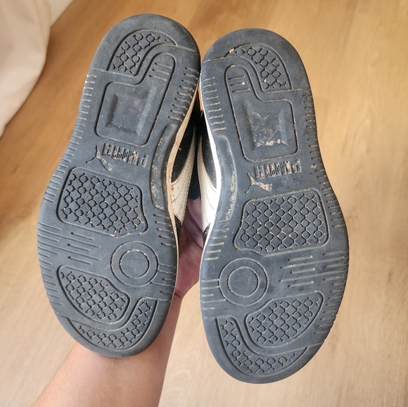 Children's puma tennis shoes size 1C - Picture 2 of 2